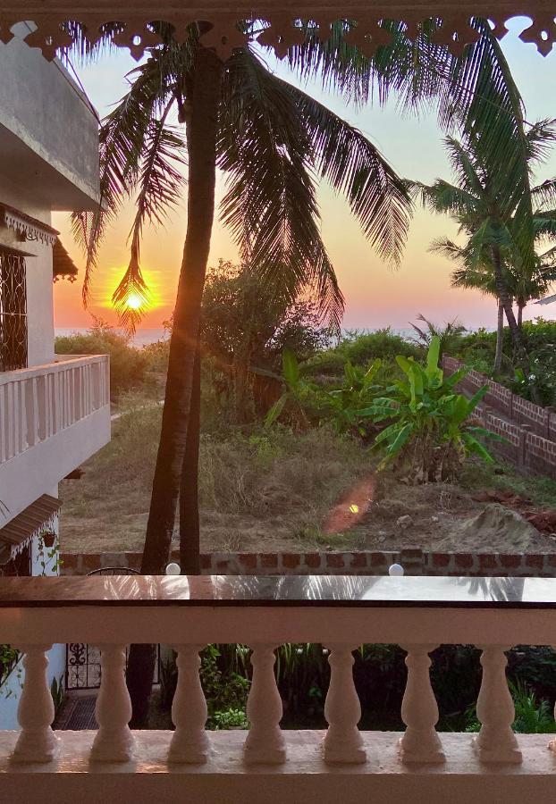 Shanu'S Seaside Inn - A Guesthouse, 100 Metres To Candolim Beach Exterior foto