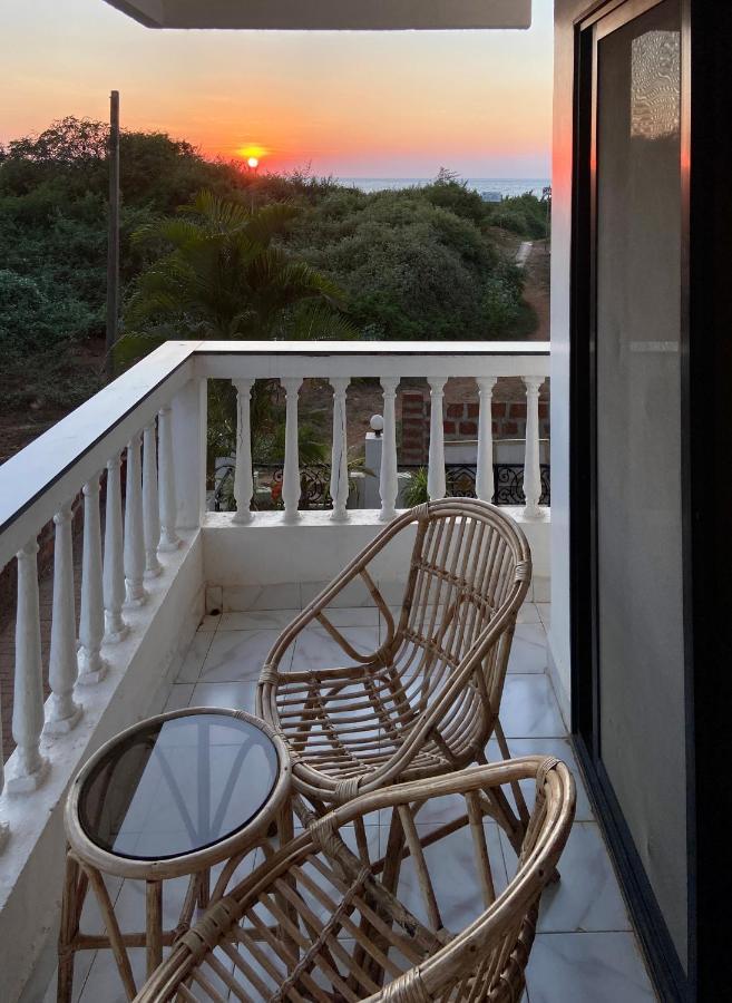 Shanu'S Seaside Inn - A Family-Run Guesthouse Just 100 Metres From Candolim Beach Exterior foto