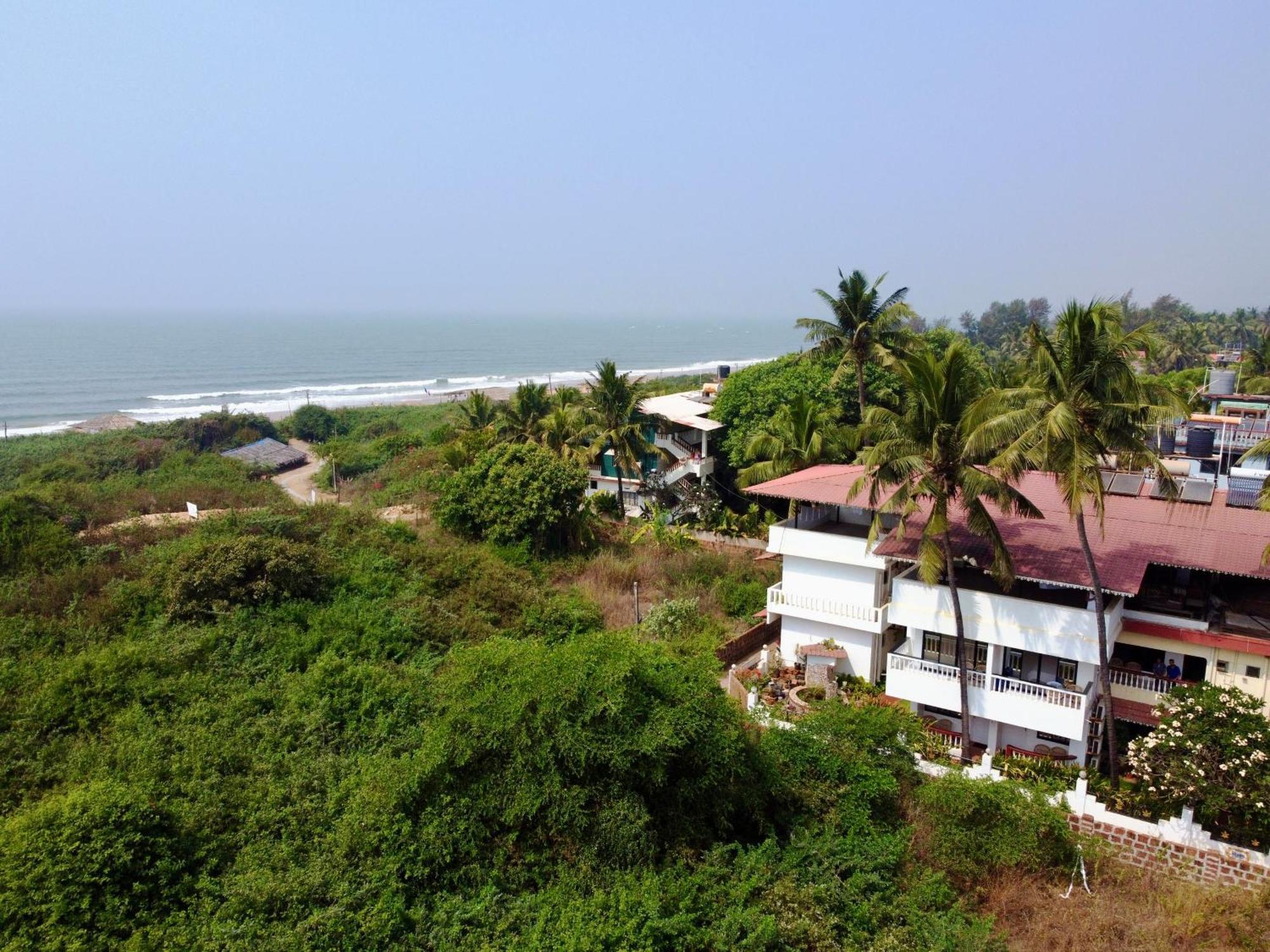Shanu'S Seaside Inn - A Family-Run Guesthouse Just 100 Metres From Candolim Beach Exterior foto